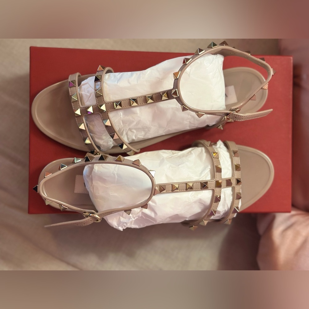 Valentino Garavani Rockstud rubber sandal, New with Box - Picture 9 of 12